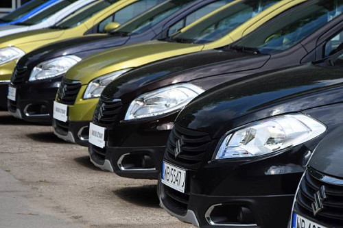 Яке бюджетне авто з високим кліренсом купити для щоденних поїздок